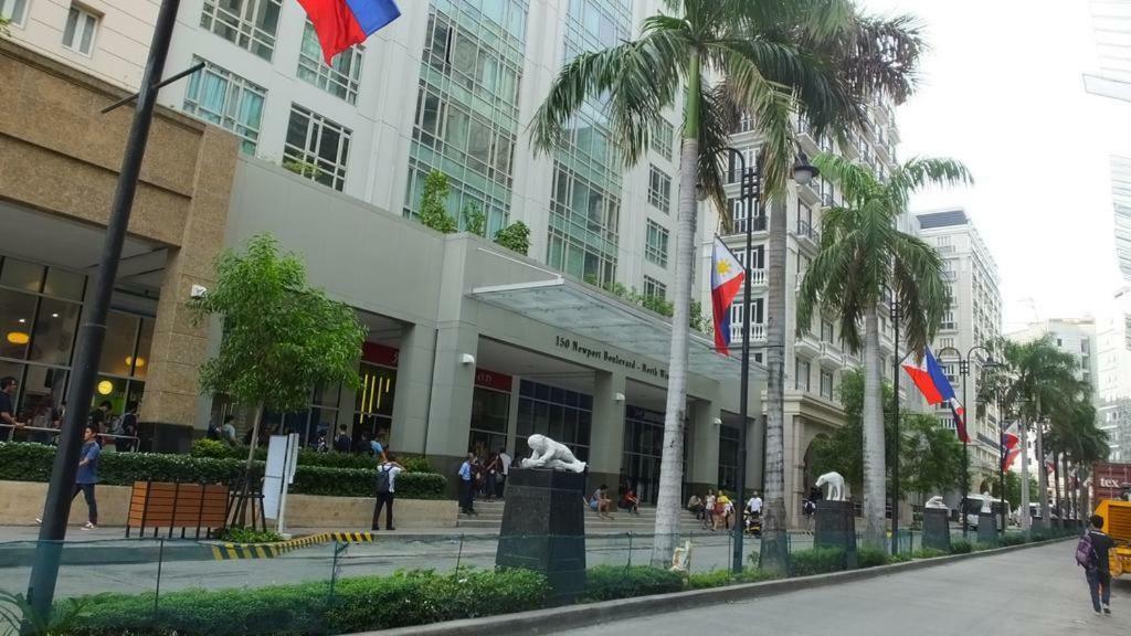 Eighty One Newport Boulevard Manila Exterior photo