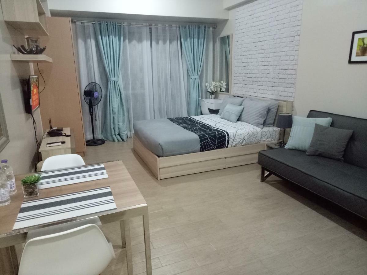 Eighty One Newport Boulevard Manila Exterior photo